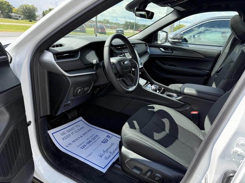 new 2025 Jeep Grand Cherokee car, priced at $40,016