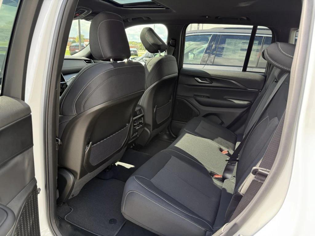 new 2025 Jeep Grand Cherokee car, priced at $40,016