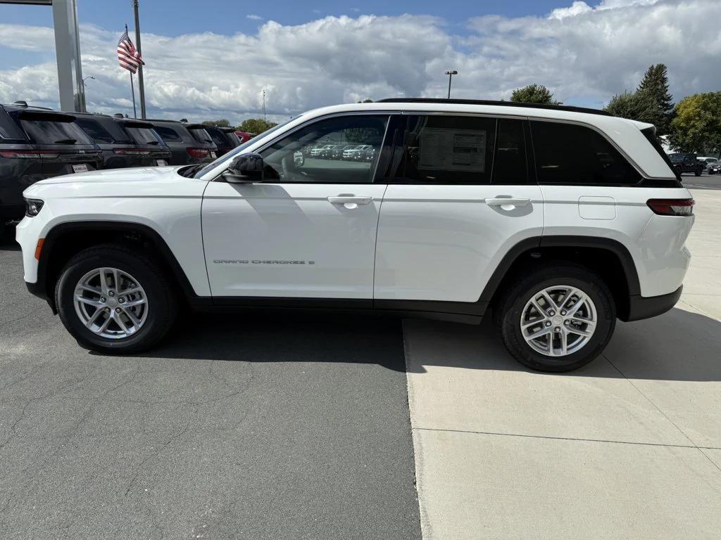 new 2025 Jeep Grand Cherokee car, priced at $40,016