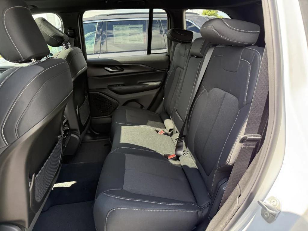 new 2025 Jeep Grand Cherokee car, priced at $40,016