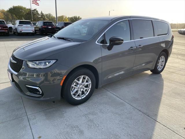 new 2025 Chrysler Pacifica car, priced at $41,222