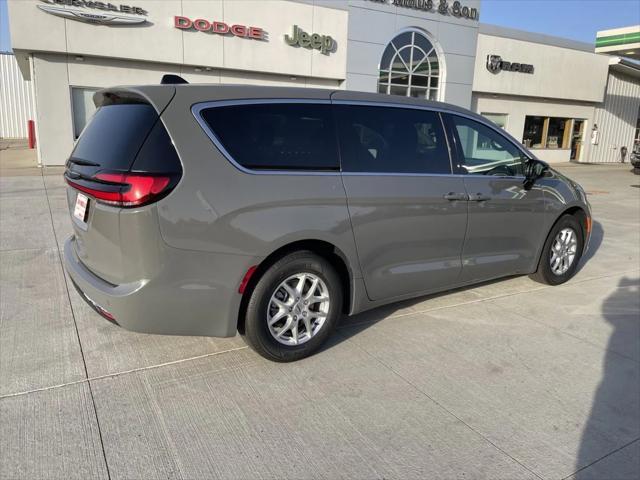 new 2025 Chrysler Pacifica car, priced at $41,222