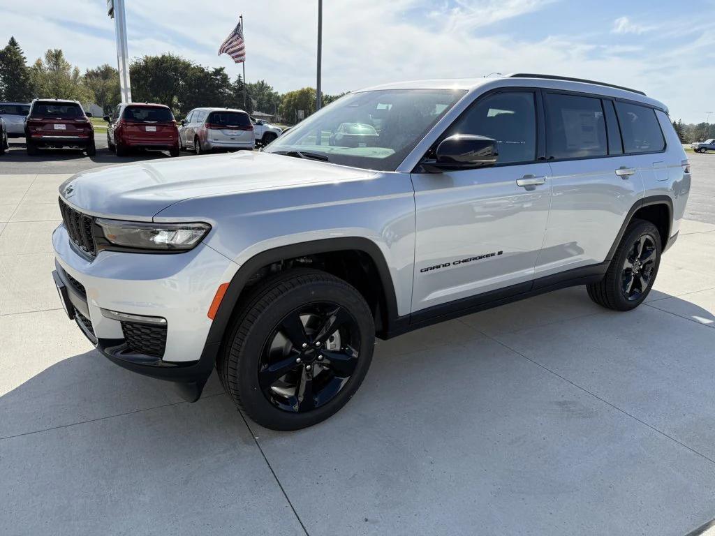 new 2025 Jeep Grand Cherokee L car, priced at $53,029