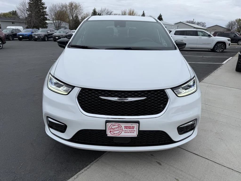 new 2026 Chrysler Pacifica car, priced at $41,567