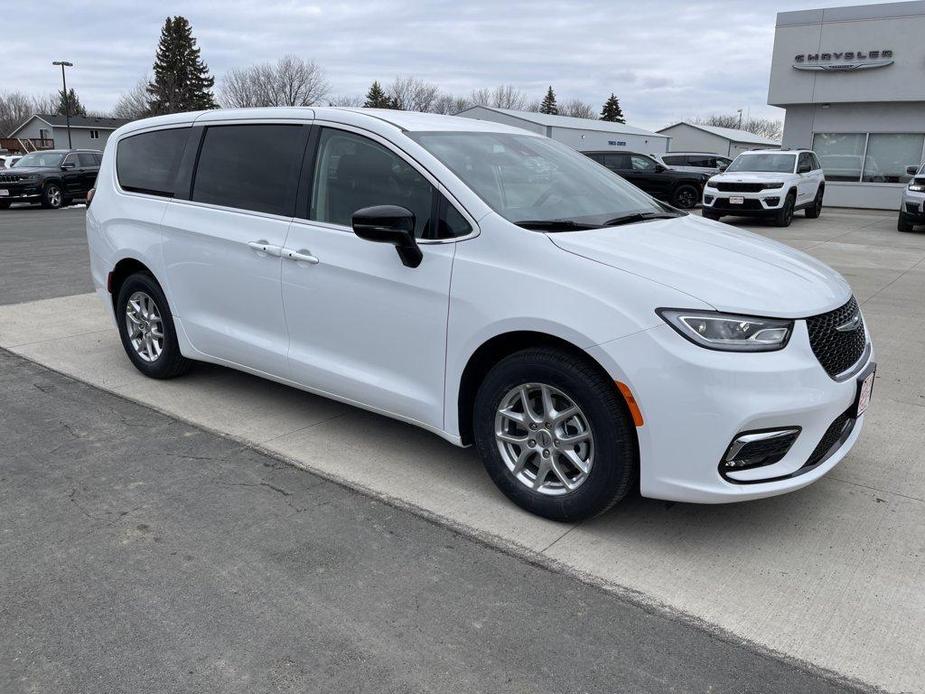 new 2024 Chrysler Pacifica car, priced at $43,469
