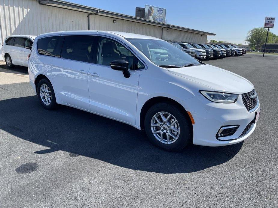 new 2024 Chrysler Pacifica car, priced at $41,558