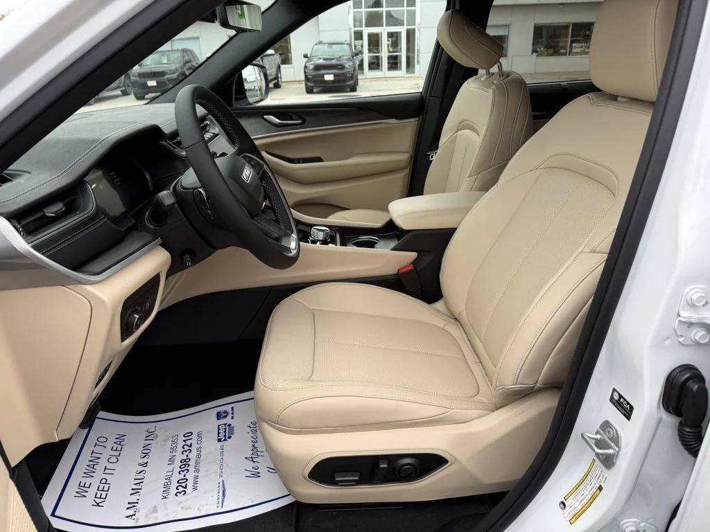 new 2025 Jeep Grand Cherokee car, priced at $48,373