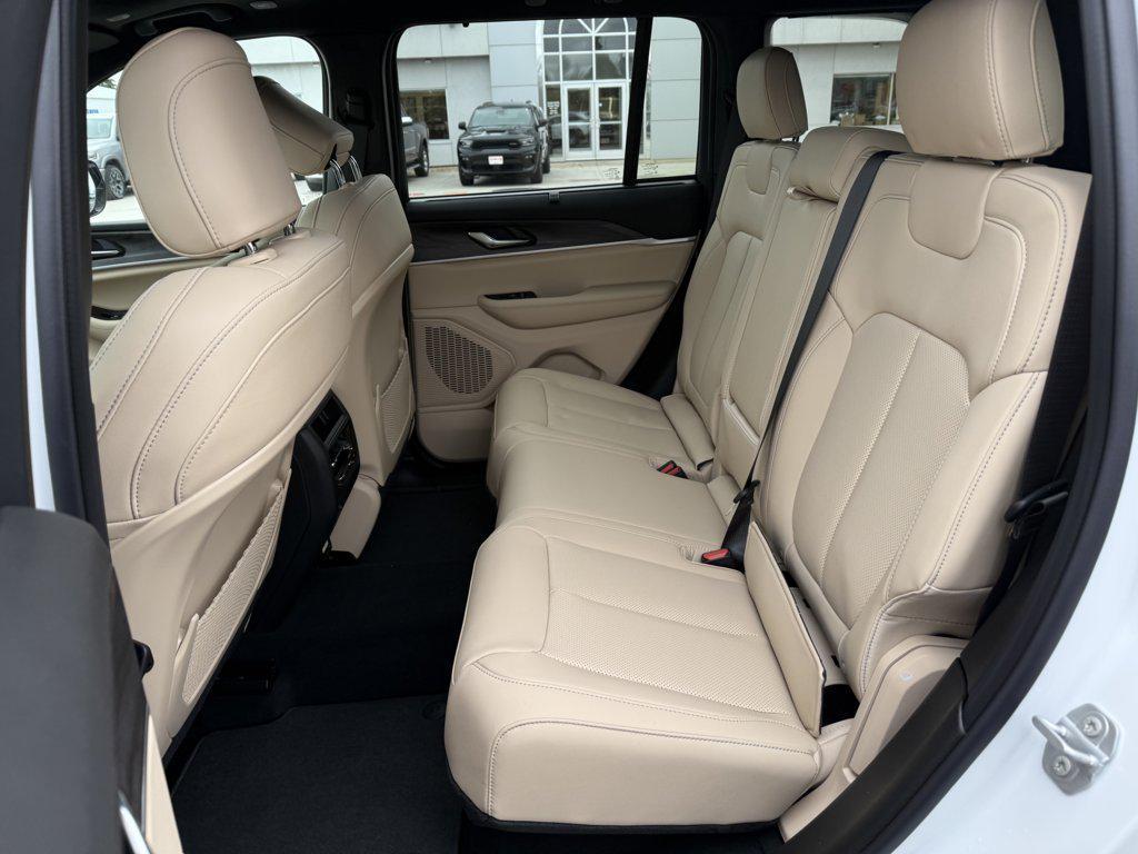 new 2025 Jeep Grand Cherokee car, priced at $48,373