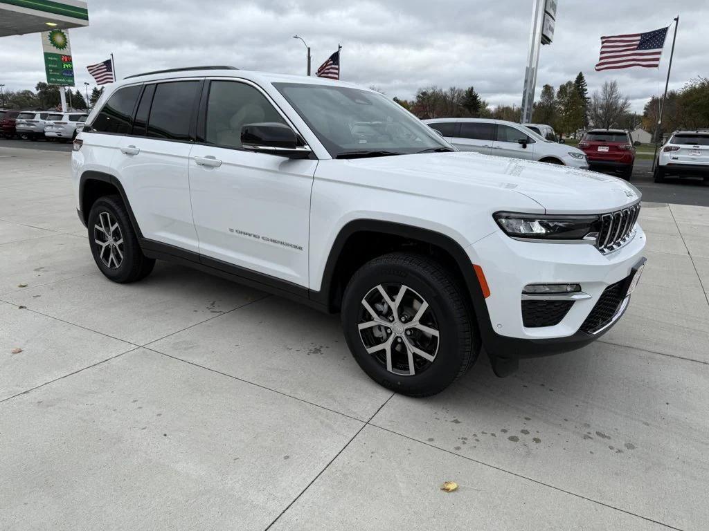 new 2025 Jeep Grand Cherokee car, priced at $48,373