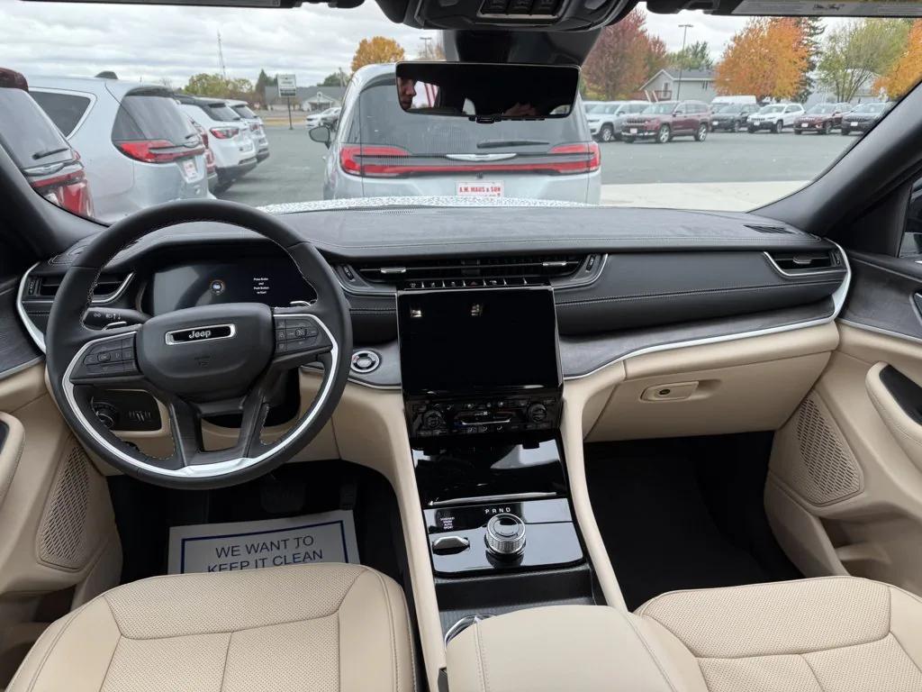 new 2025 Jeep Grand Cherokee car, priced at $48,373