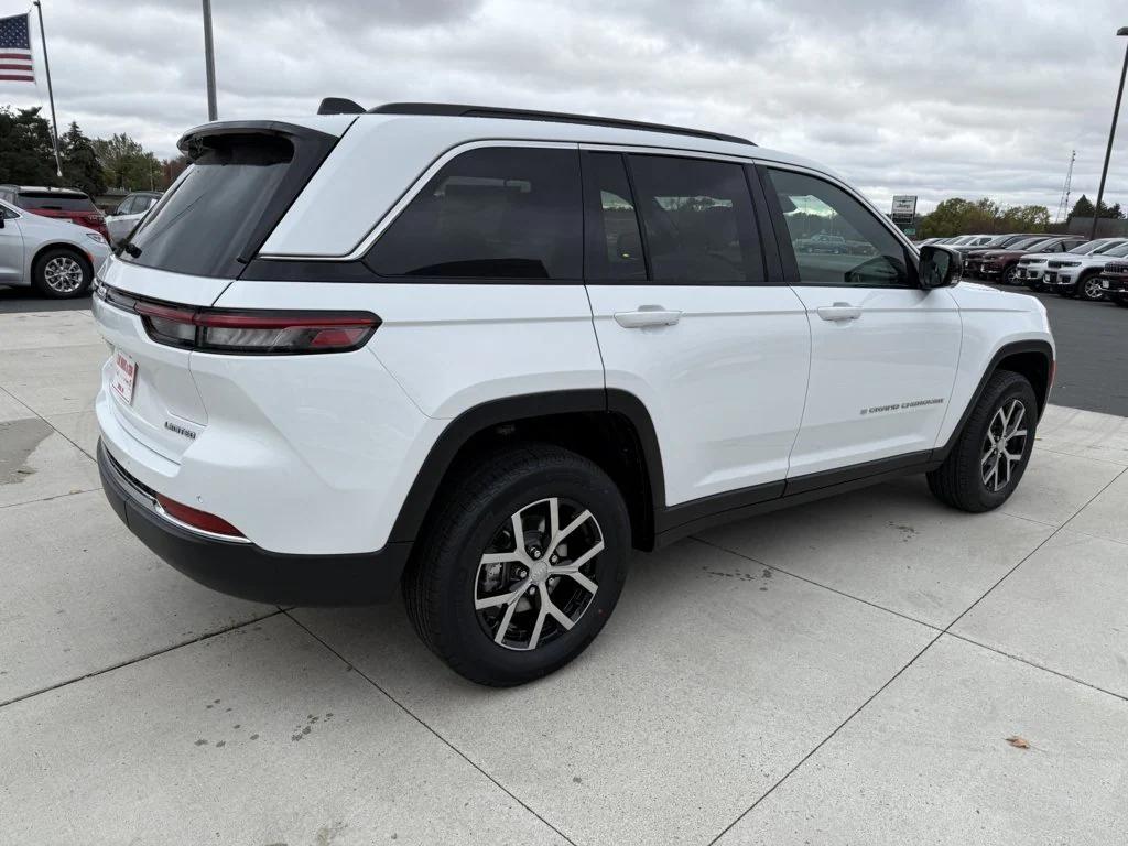 new 2025 Jeep Grand Cherokee car, priced at $48,373