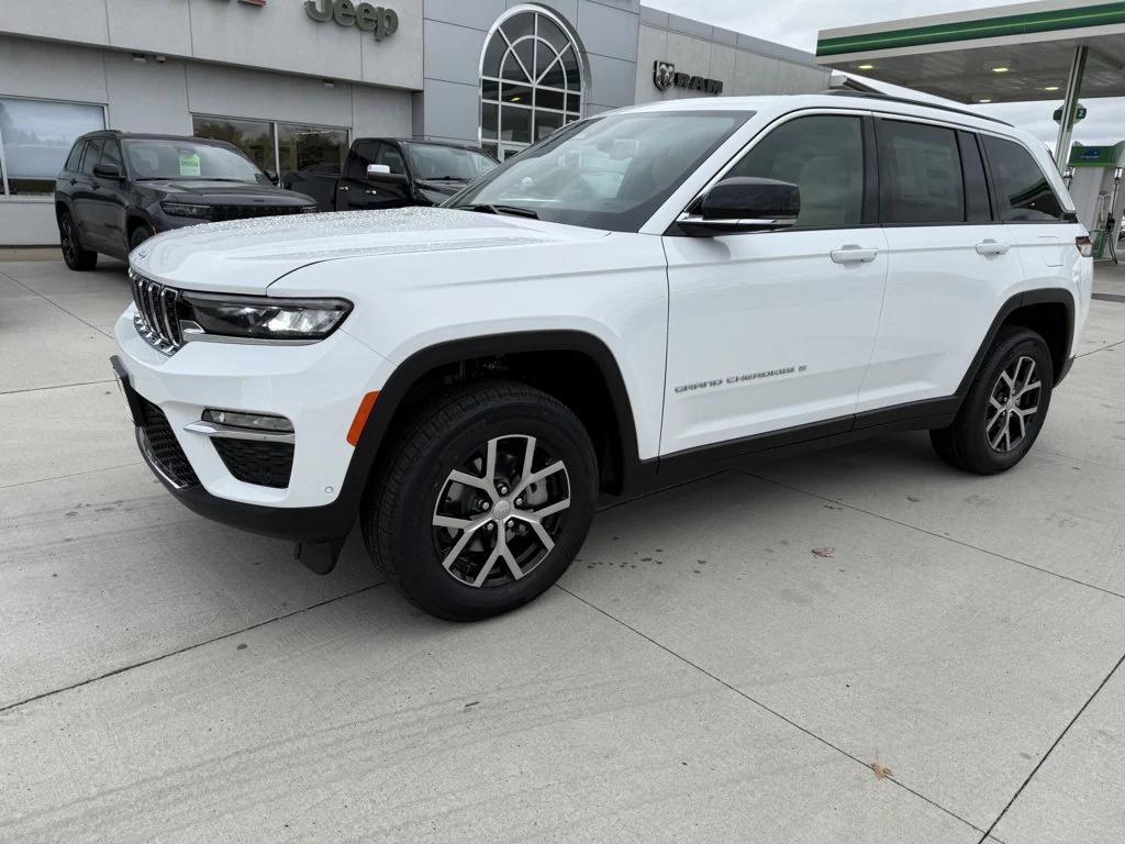 new 2025 Jeep Grand Cherokee car, priced at $48,373