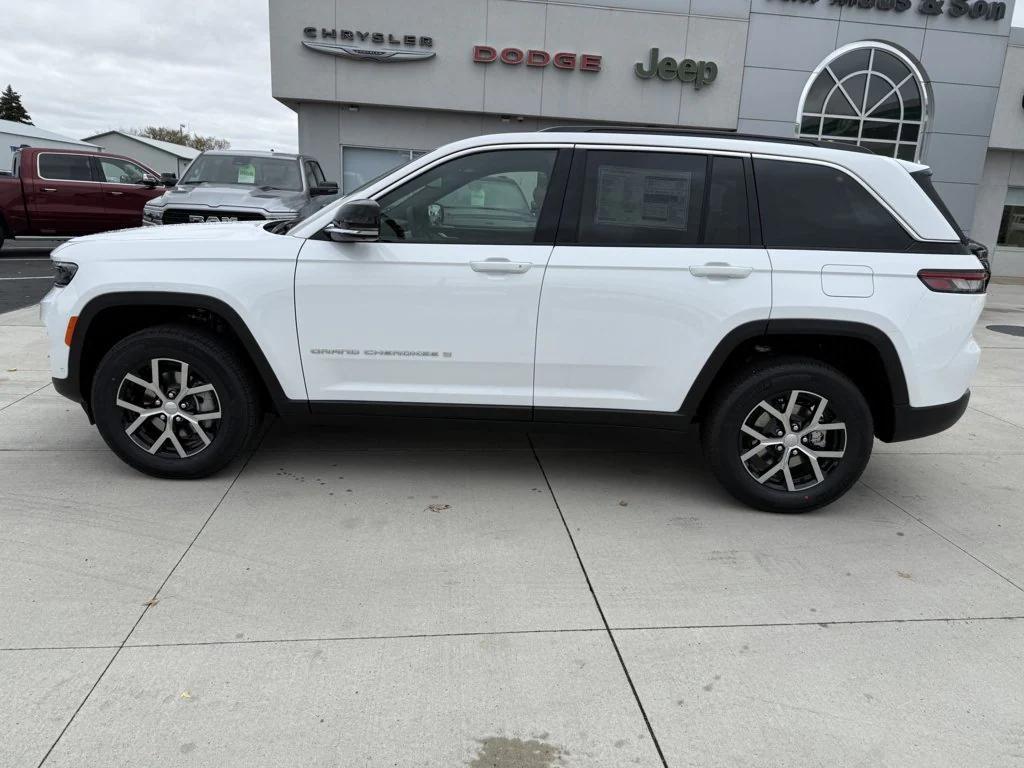 new 2025 Jeep Grand Cherokee car, priced at $48,373