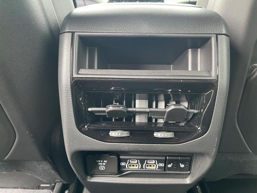 new 2025 Jeep Grand Cherokee car, priced at $39,388
