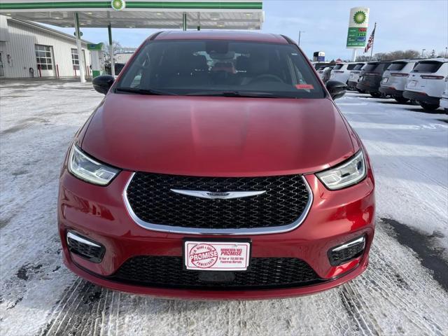 new 2025 Chrysler Pacifica car, priced at $43,640