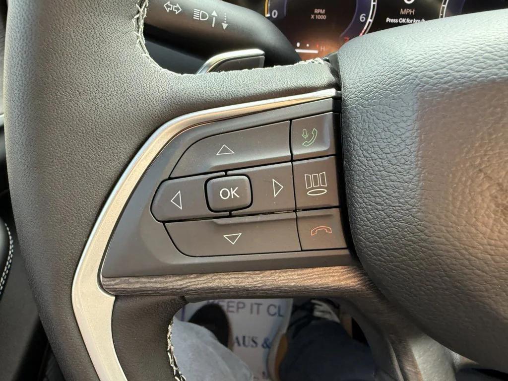 new 2025 Jeep Grand Cherokee car, priced at $46,240