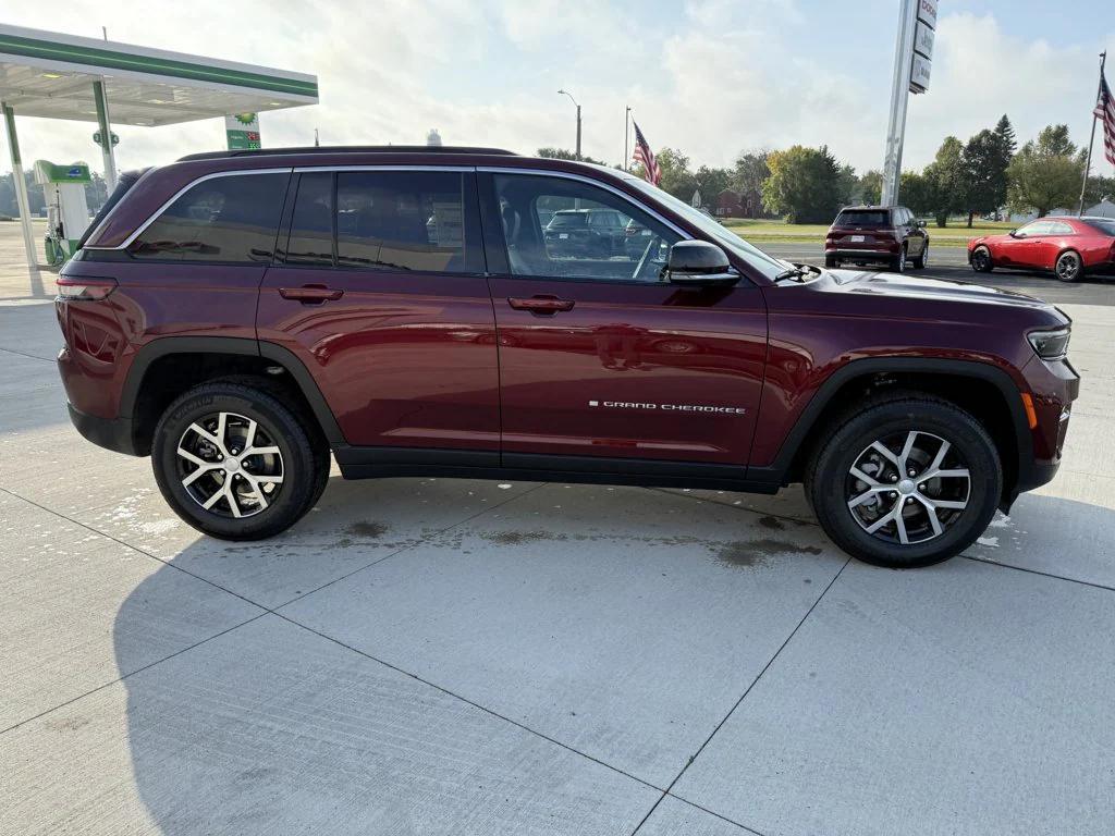 new 2025 Jeep Grand Cherokee car, priced at $46,240