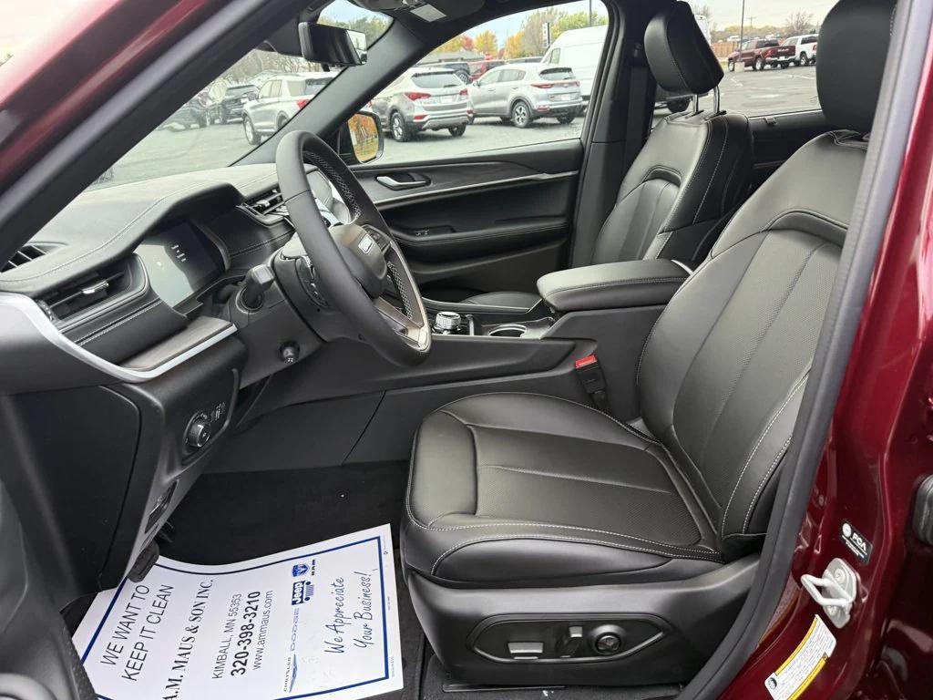 new 2025 Jeep Grand Cherokee car, priced at $48,909