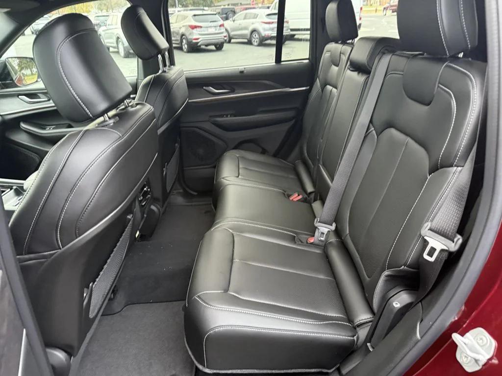 new 2025 Jeep Grand Cherokee car, priced at $48,909