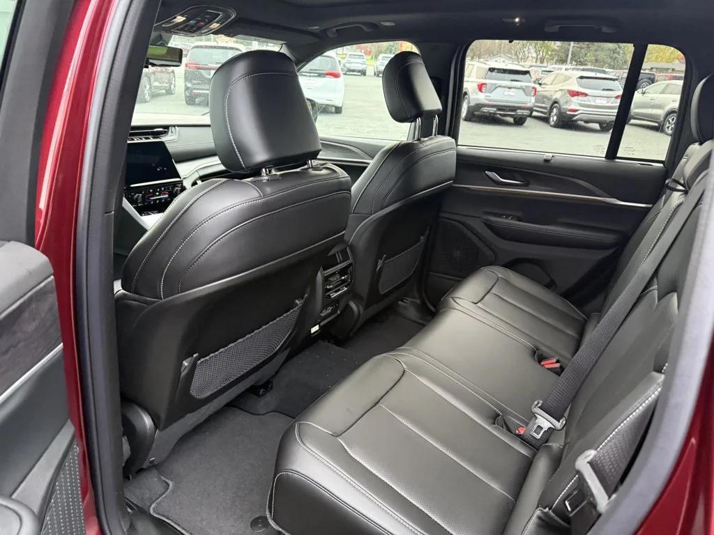 new 2025 Jeep Grand Cherokee car, priced at $48,909