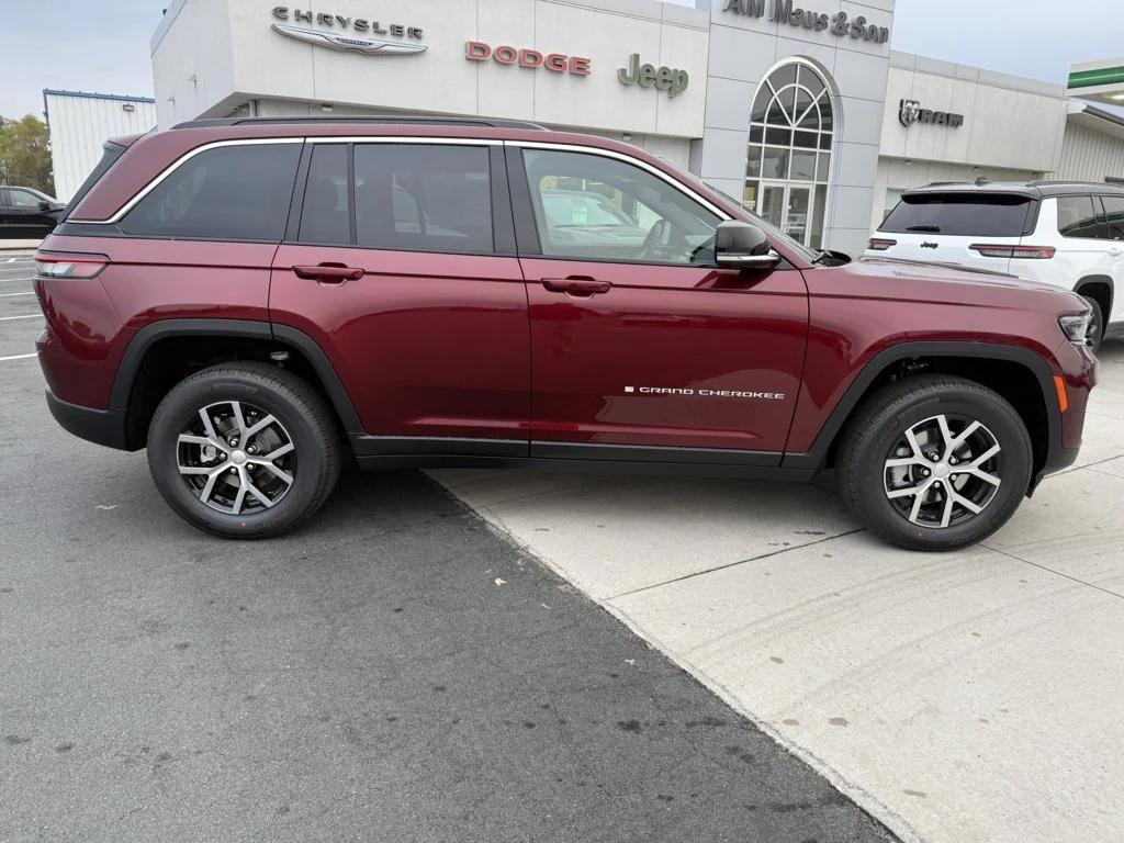new 2025 Jeep Grand Cherokee car, priced at $48,909