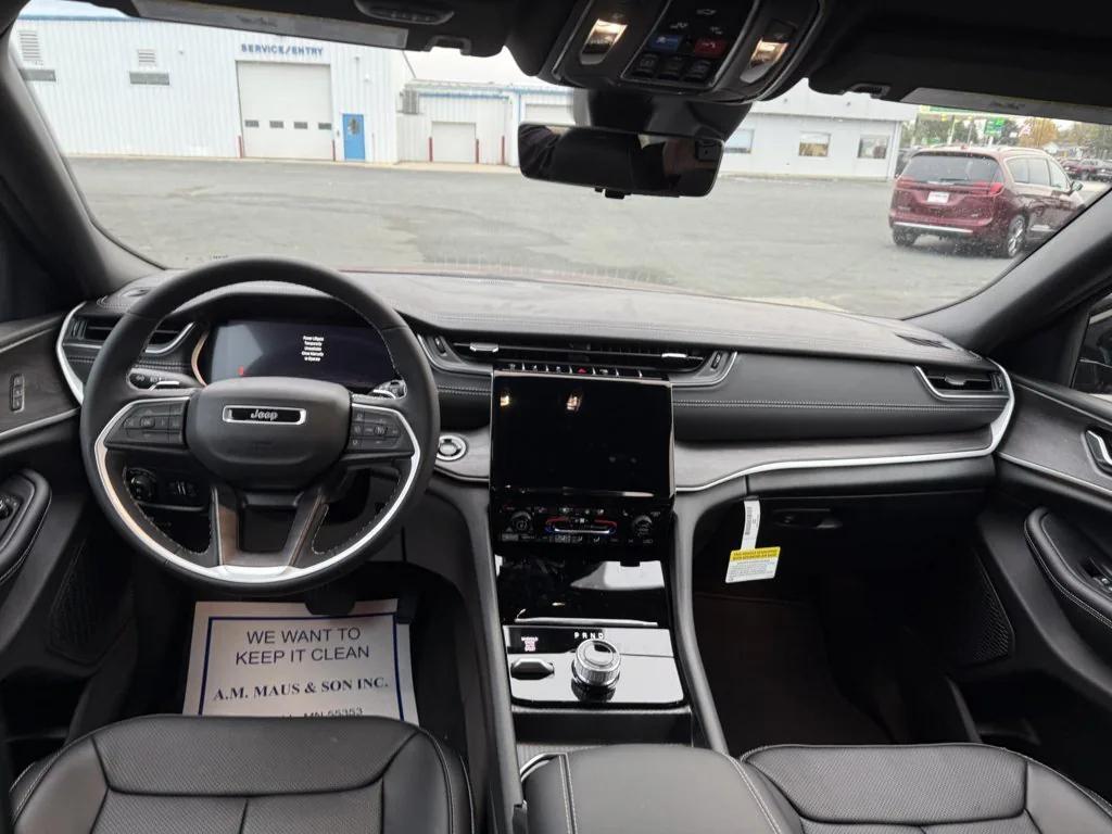 new 2025 Jeep Grand Cherokee car, priced at $48,909