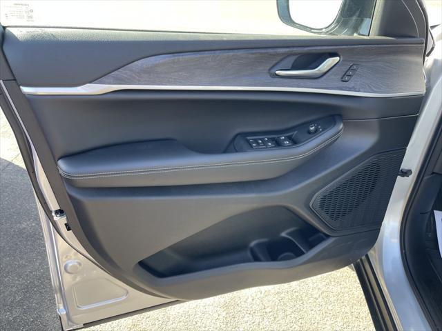 new 2025 Jeep Grand Cherokee car, priced at $44,638