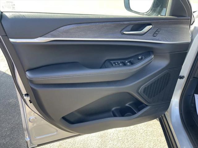 new 2025 Jeep Grand Cherokee car, priced at $47,388