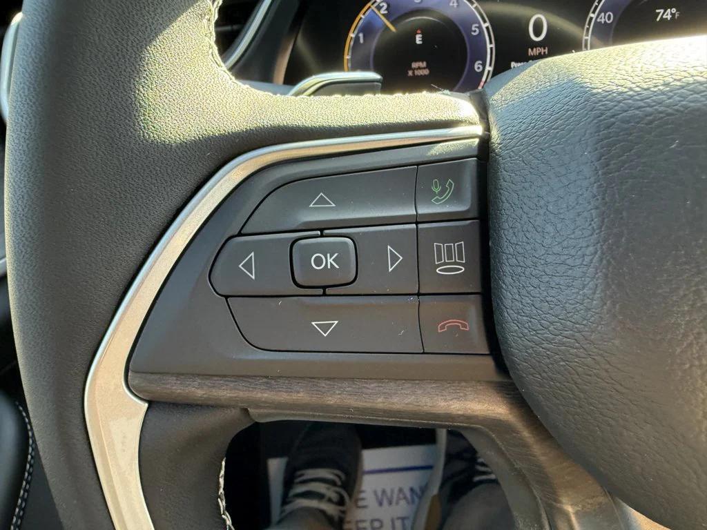 new 2025 Jeep Grand Cherokee car, priced at $44,013