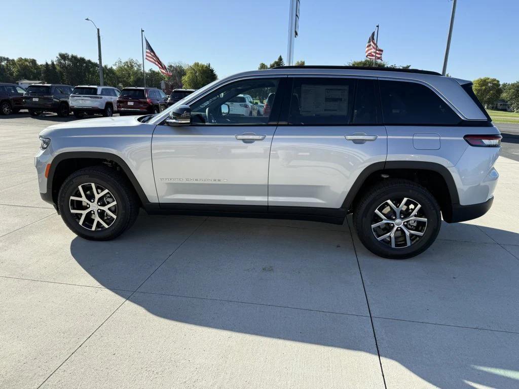 new 2025 Jeep Grand Cherokee car, priced at $44,013