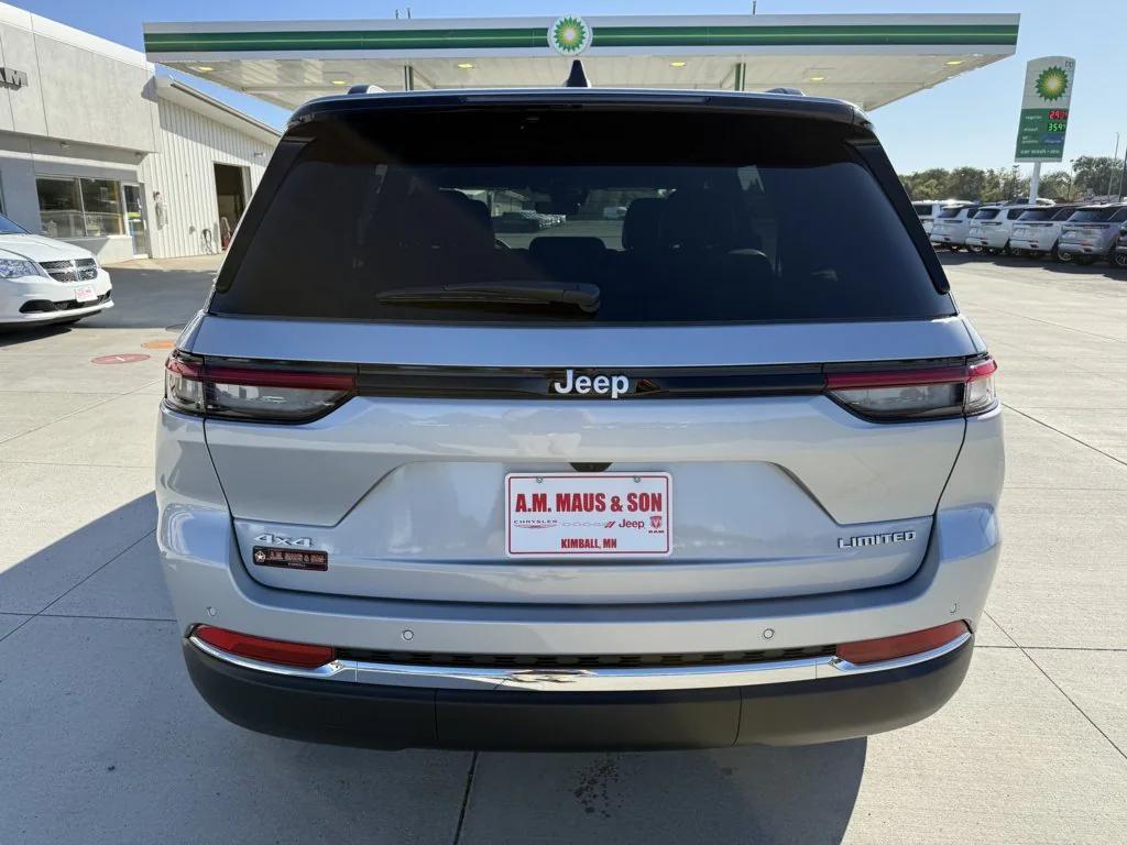 new 2025 Jeep Grand Cherokee car, priced at $44,013