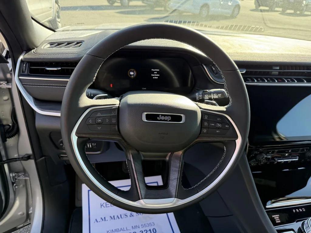 new 2025 Jeep Grand Cherokee car, priced at $44,013