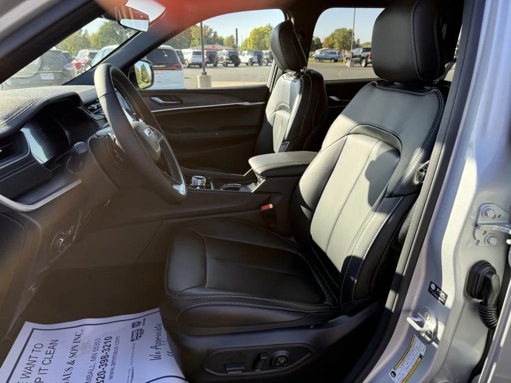 new 2025 Jeep Grand Cherokee car, priced at $44,013