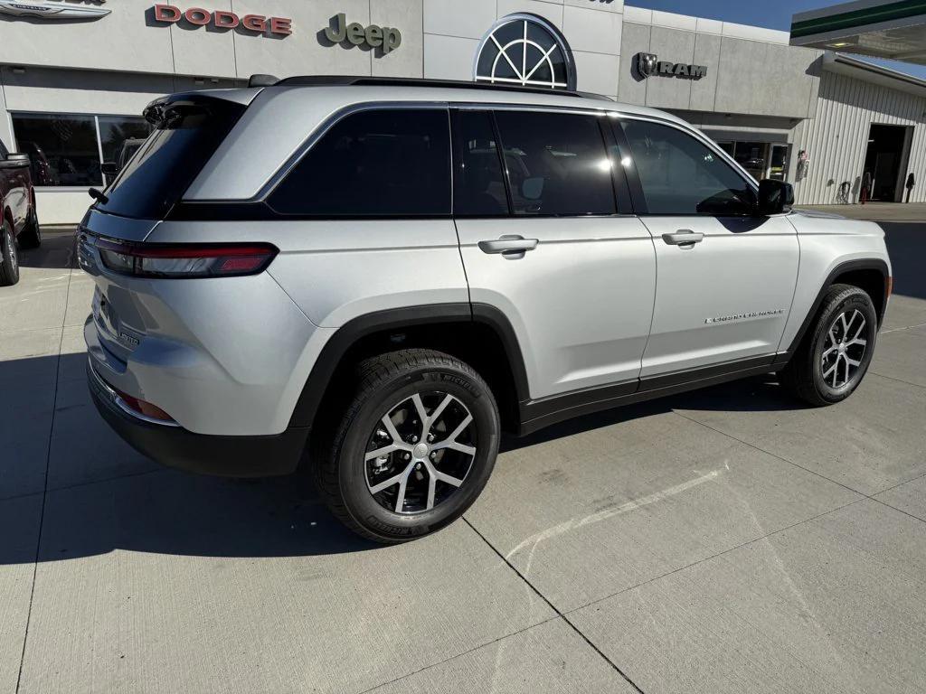 new 2025 Jeep Grand Cherokee car, priced at $44,013