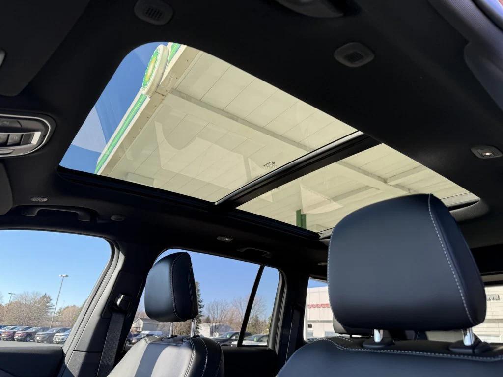 new 2025 Jeep Grand Cherokee car, priced at $49,628