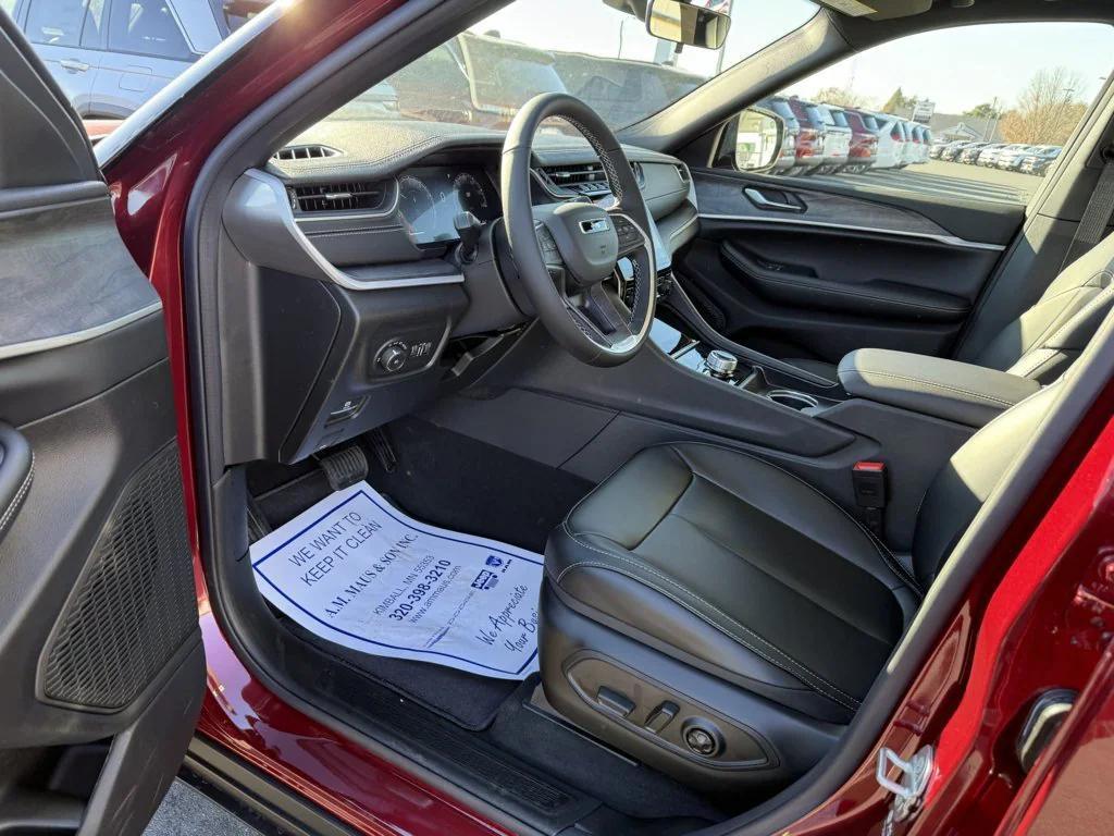 new 2025 Jeep Grand Cherokee car, priced at $49,628