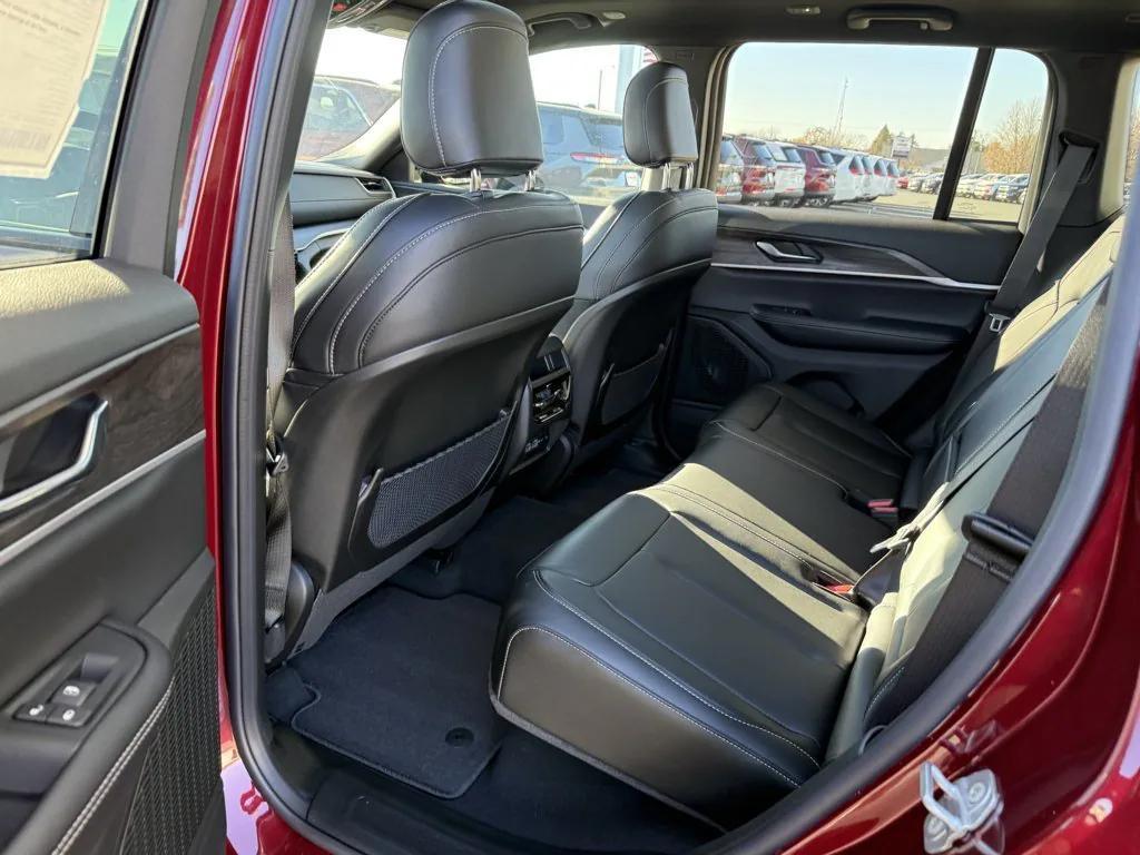 new 2025 Jeep Grand Cherokee car, priced at $49,628