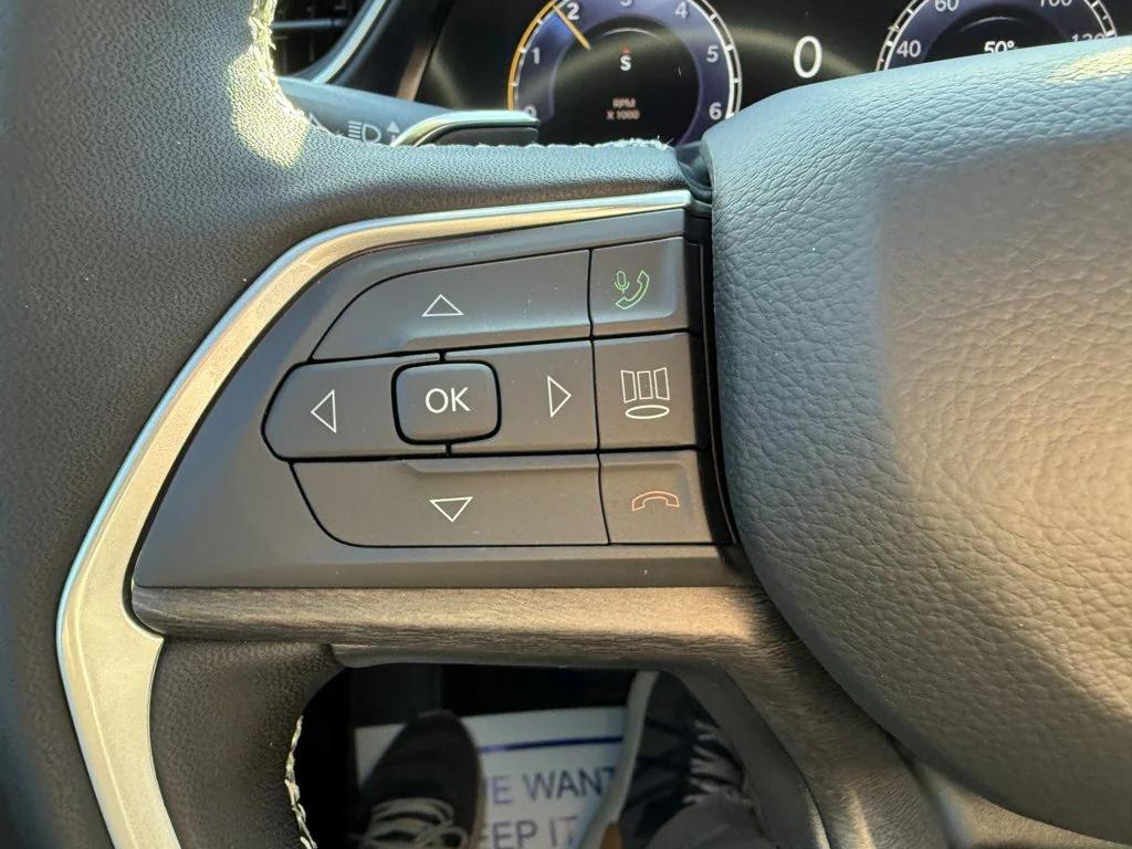 new 2025 Jeep Grand Cherokee car, priced at $49,628