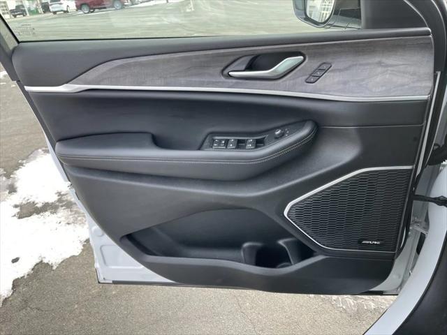 used 2024 Jeep Grand Cherokee car, priced at $40,990