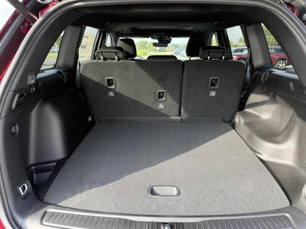 new 2025 Jeep Grand Cherokee car, priced at $40,552