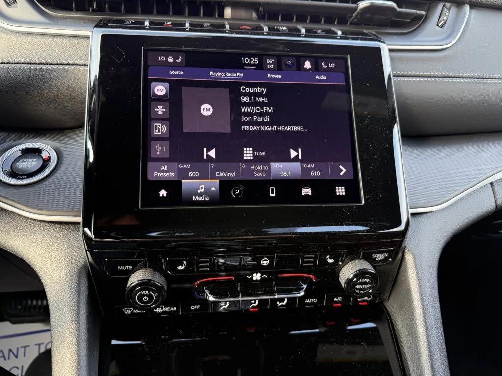 new 2025 Jeep Grand Cherokee car, priced at $40,552