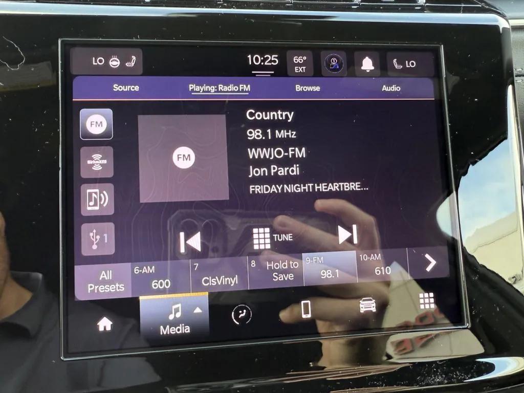 new 2025 Jeep Grand Cherokee car, priced at $40,552