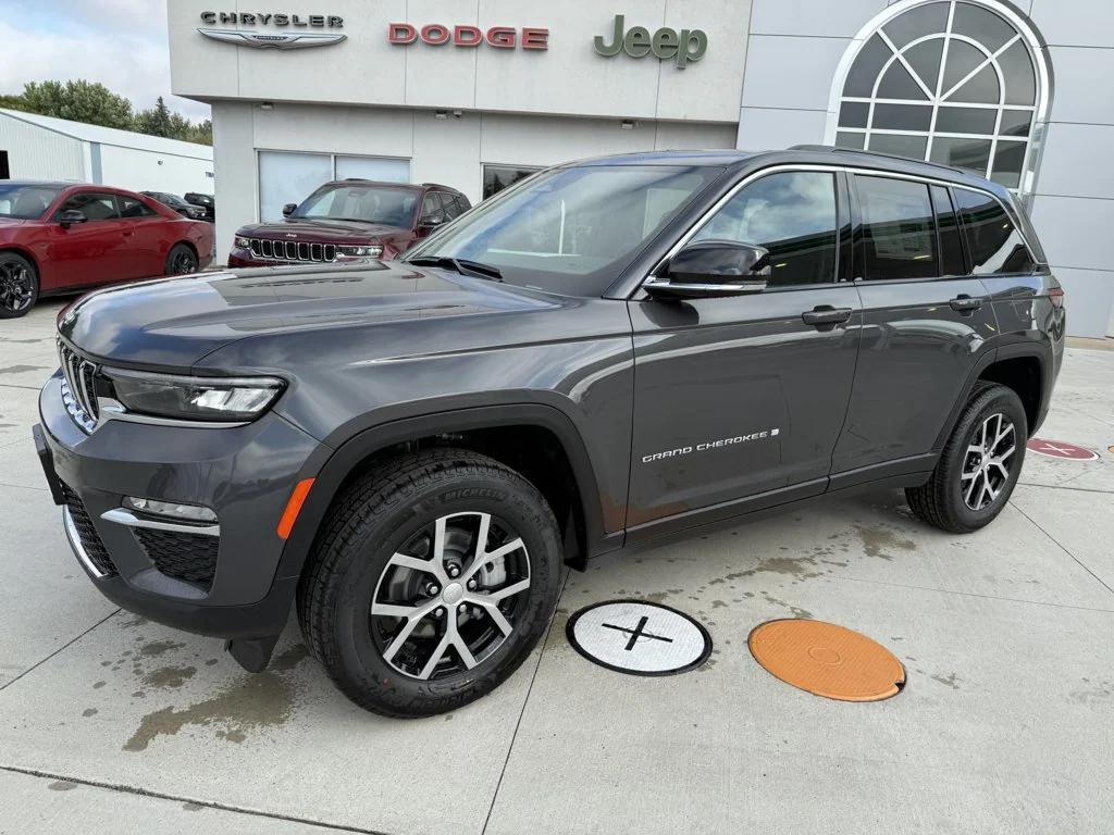 new 2025 Jeep Grand Cherokee car, priced at $46,240