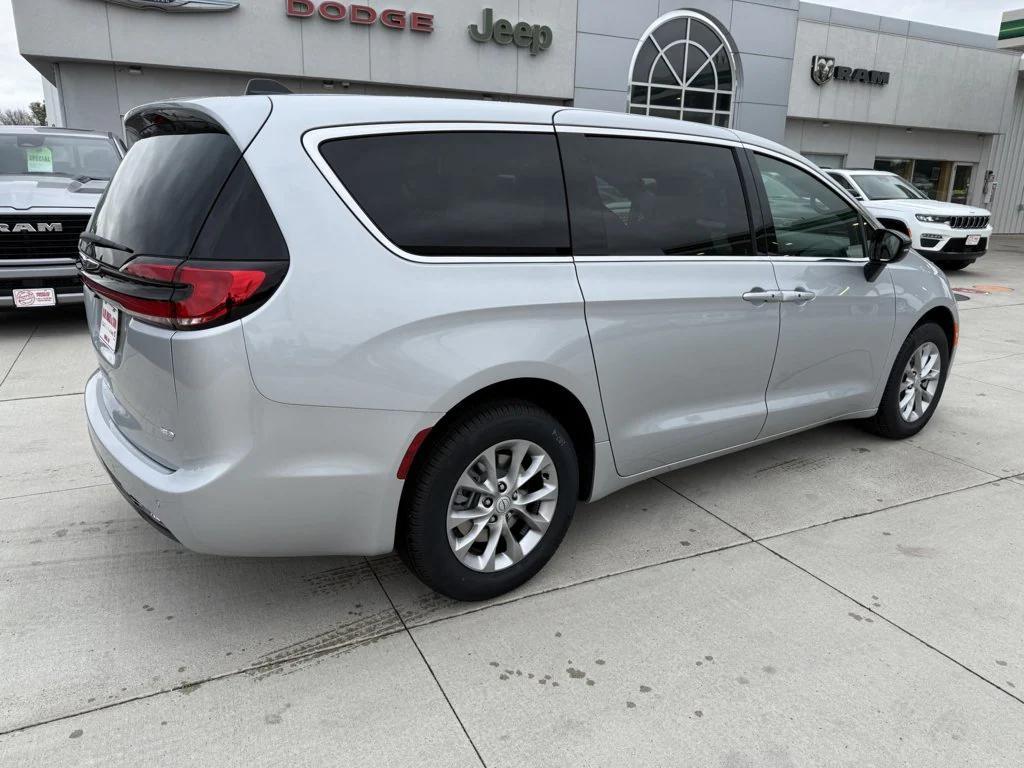 new 2026 Chrysler Pacifica car, priced at $44,933