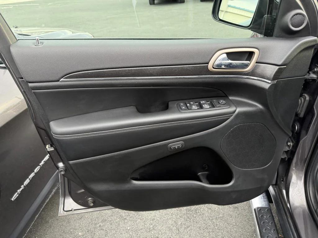 used 2015 Jeep Grand Cherokee car, priced at $15,990