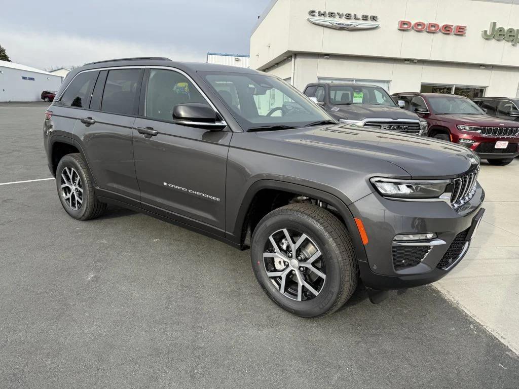 new 2025 Jeep Grand Cherokee car, priced at $48,909
