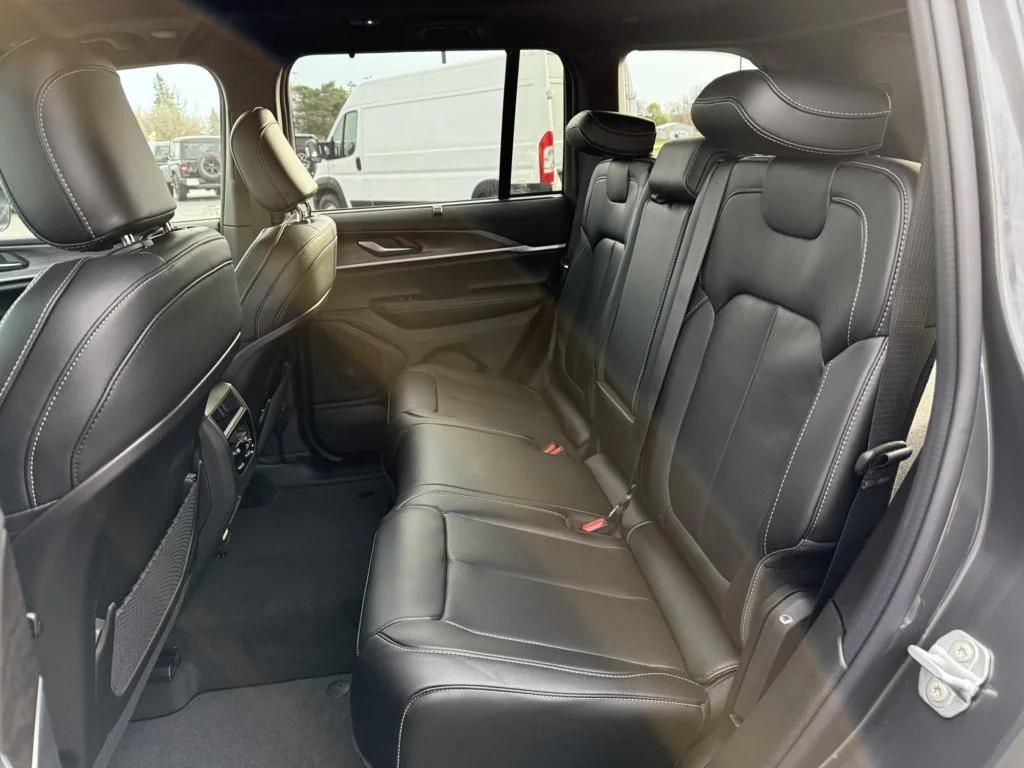 new 2025 Jeep Grand Cherokee car, priced at $48,909