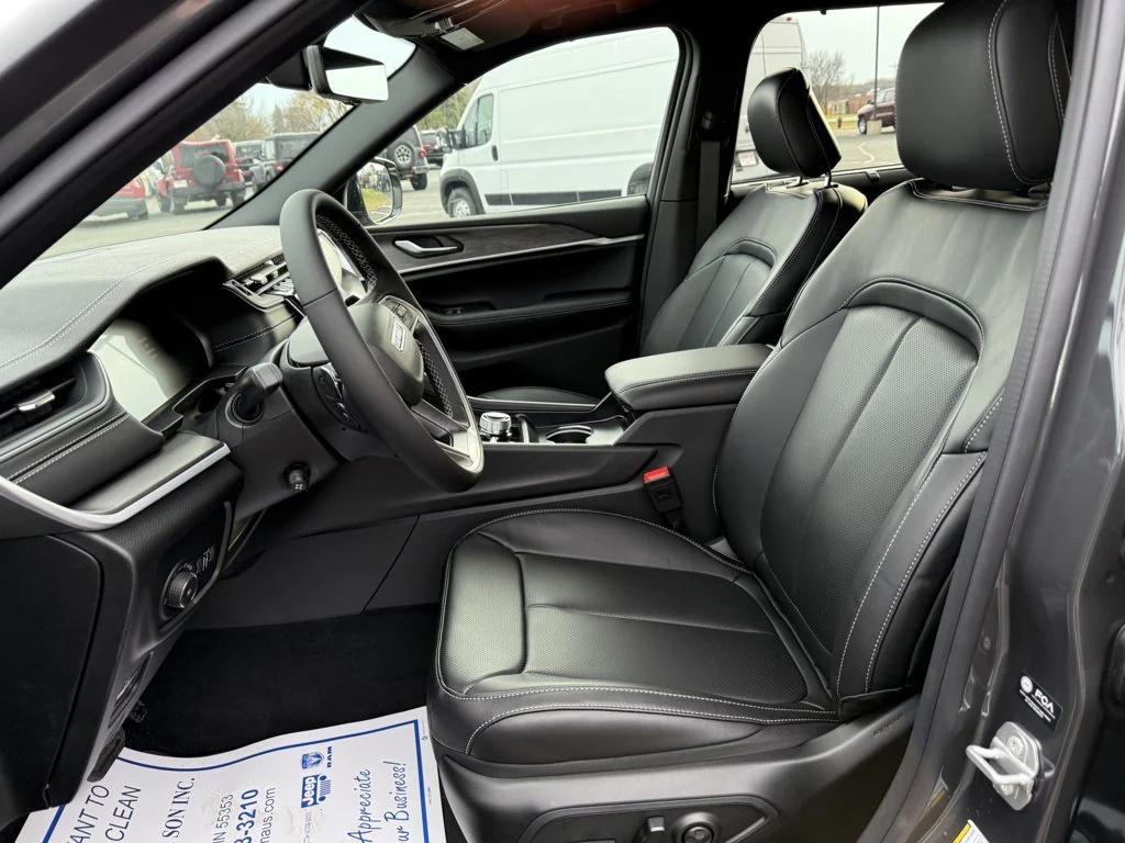new 2025 Jeep Grand Cherokee car, priced at $48,909