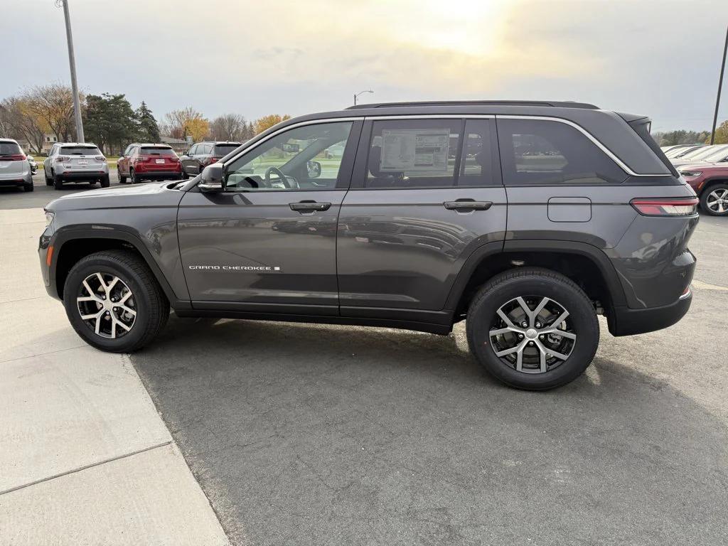 new 2025 Jeep Grand Cherokee car, priced at $48,909
