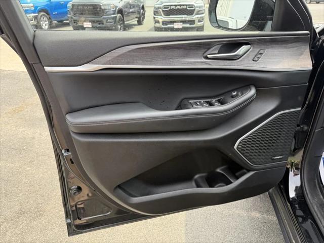 used 2022 Jeep Grand Cherokee car